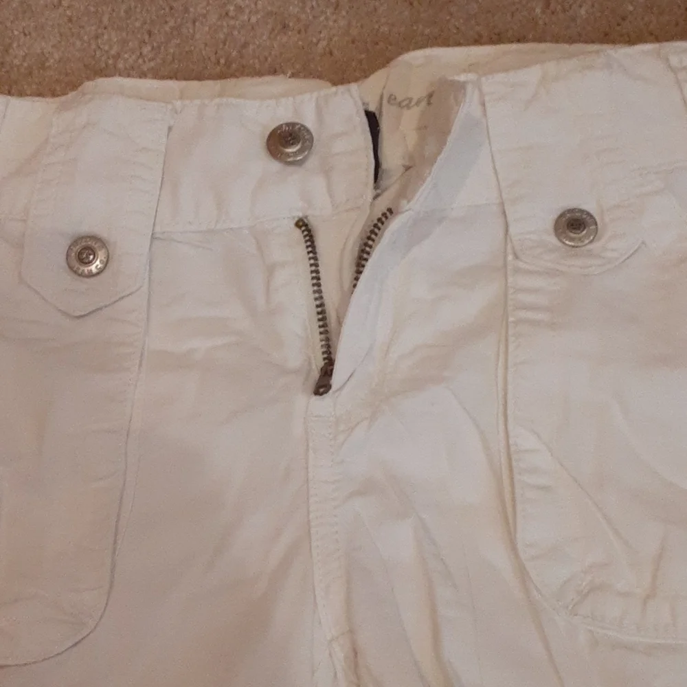 2/$12 or 5/$25 White Bermuda shorts, 10 SLIM - Picture 5 of 6